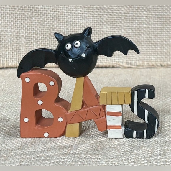 Blossom Bucket B Lloyd Resin Bat Figurine Whimsigoth Vampire Core Halloween - Picture 1 of 8